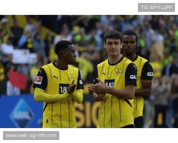 多特蒙德边路传中威胁大，比赛节奏明显加强